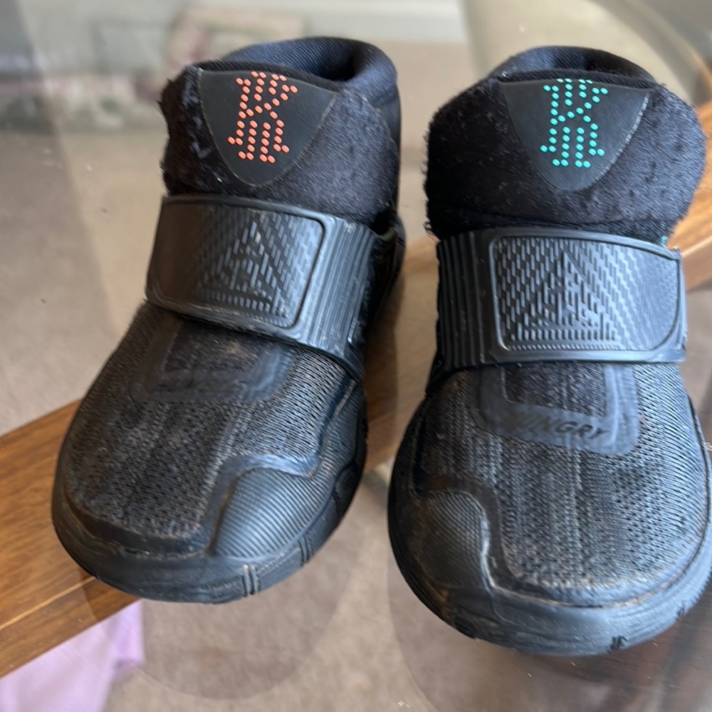 Black Kylie’s size 6c